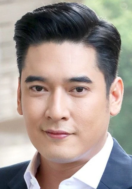 Vee Veraparb Suparbpaiboon