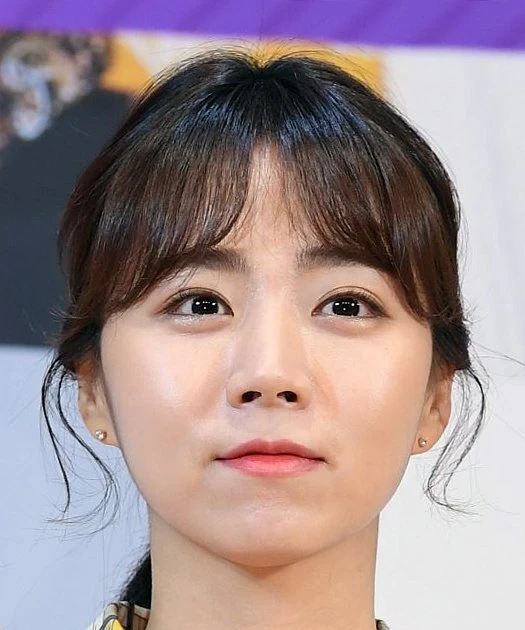 Son Min Ji